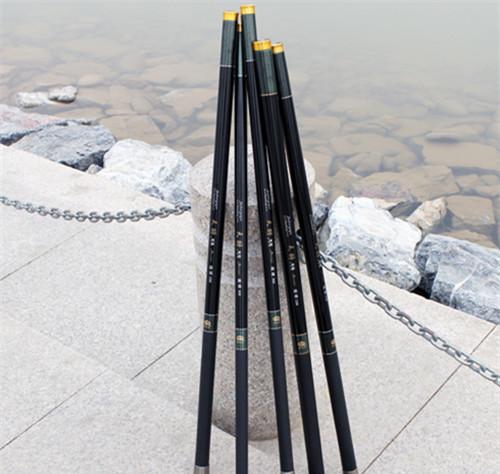 垂钓王者必备的碳素鱼竿，轻硬材质，轻松钓大鱼